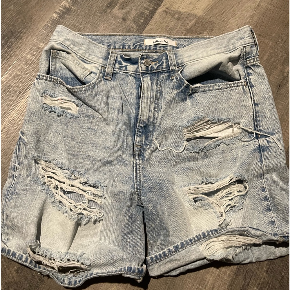 Willow root shorts. Size L